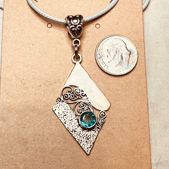 925 Sterling Silver Plated Round Blue Topaz on Kite Setting w/Curly Cues - Picture 6 of 11